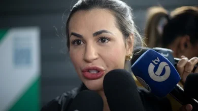 Influenciadora Deolane Bezerra é presa em condomínio de luxo por suposta ligação com o PCC