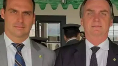 Jair Bolsonaro se revolta ao saber da estratégia de Eduardo Bolsonaro
