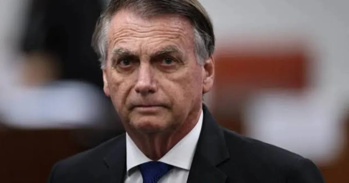 Jair Bolsonaro segue para hospital para cirurgia, diz Michelle