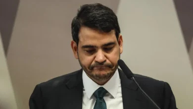 Messias comunica a Lula que deixará AGU após ter indicação ao STF rejeitada no Senado, diz jornal
