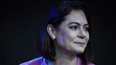 Michelle desabafa sobre cuidados com Bolsonaro após cirurgia