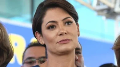 Michelle diz que Bolsonaro “passou a noite bem” após cirurgia