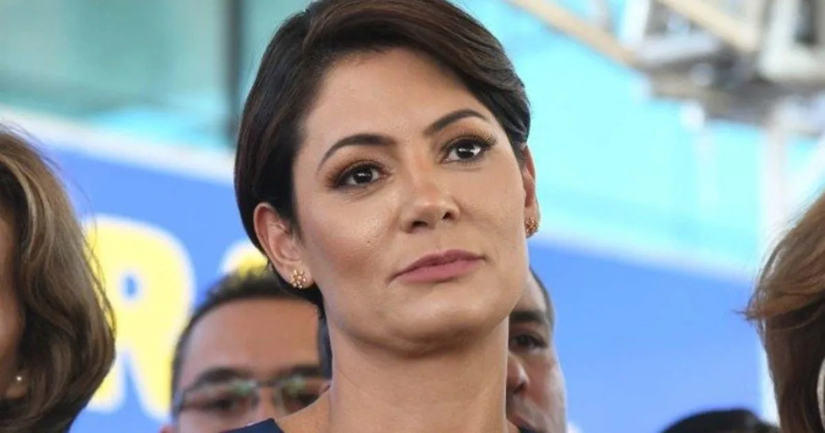 Michelle diz que Bolsonaro “passou a noite bem” após cirurgia