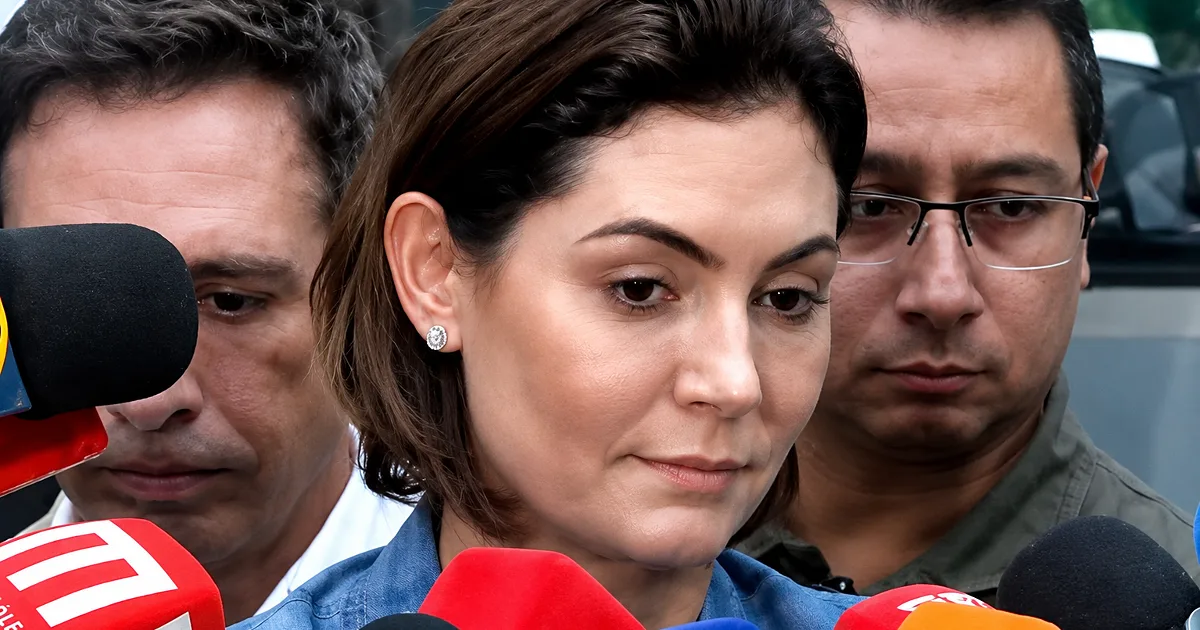 Michelle é questionada sobre áudios e resposta chama atenção