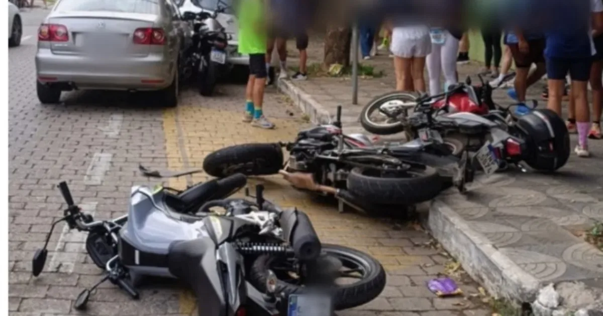 Motorista perde controle do carro e causa grande colisão no Centro de Valadares