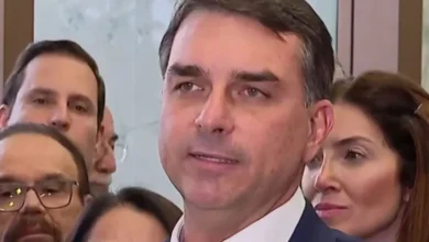 Movimento dos EUA gera preocupação no entorno de Flávio Bolsonaro