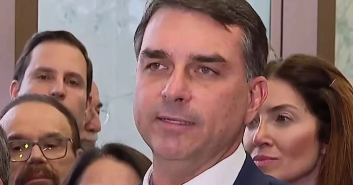 Movimento dos EUA gera preocupação no entorno de Flávio Bolsonaro