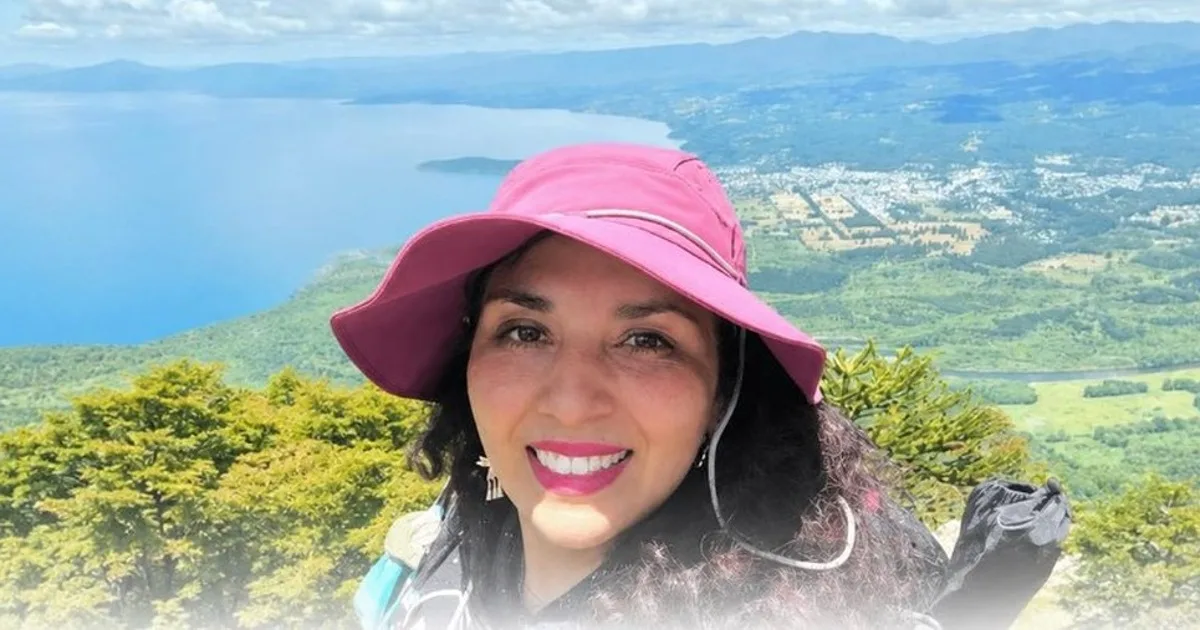 Mulher morre no dia de seu aniversário após escalar um vulcão e sofrer acidente