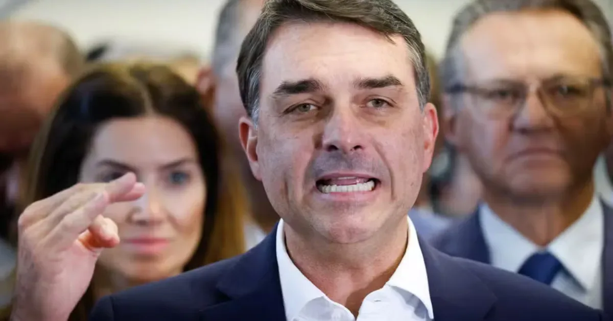 Nova equipe de comunicação de Flávio Bolsonaro chega com missão de virar o jogo em 2026