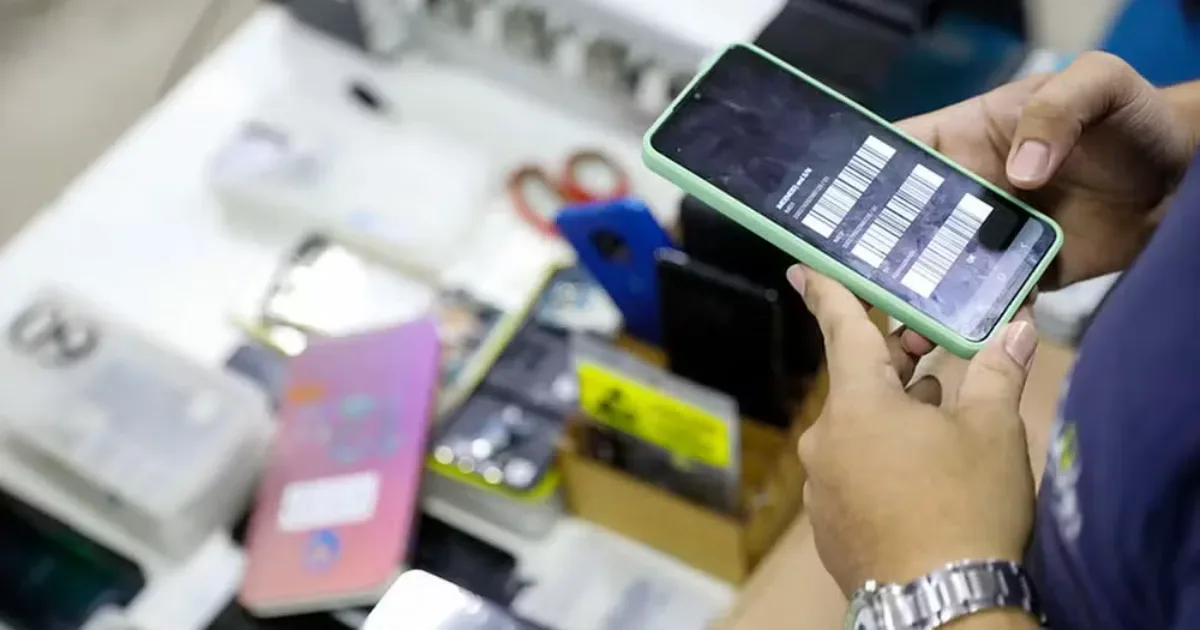 Nova lei endurece penas para golpes e furto de celular; veja como era e como fica