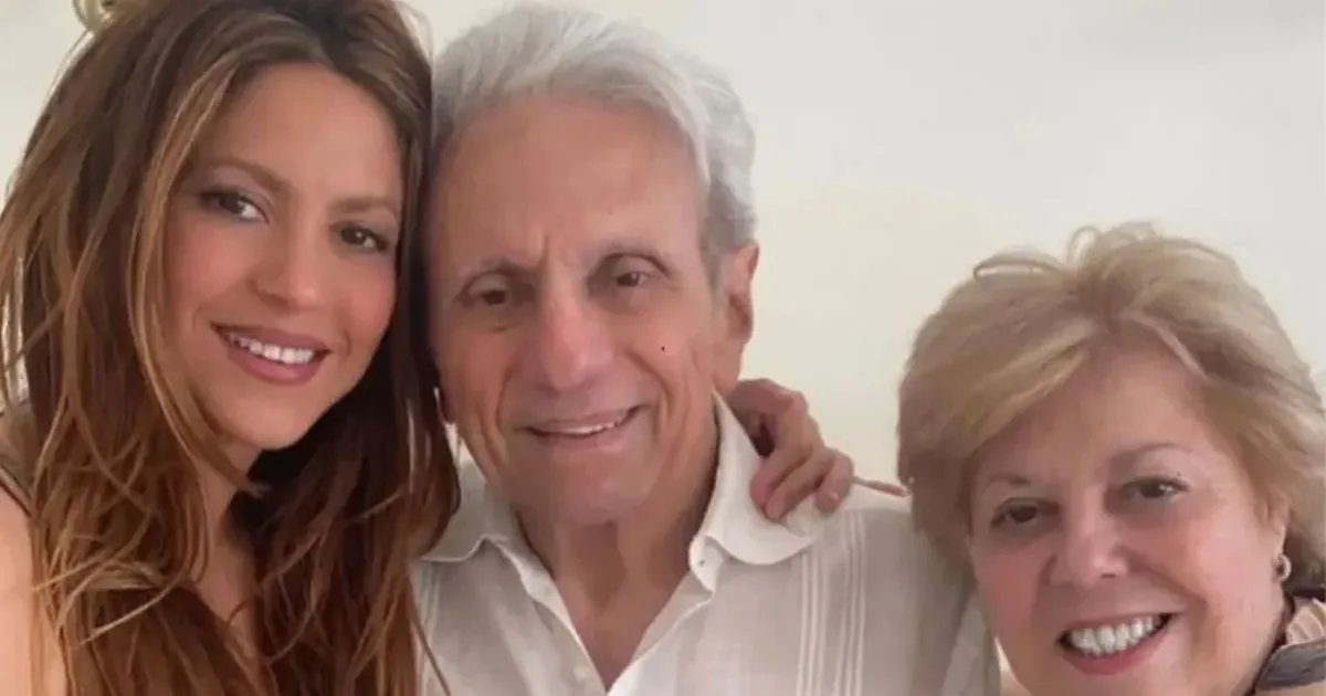 Pai de Shakira sofre AVC, e cantora atrasa show após receber notícia momentos antes da apresentação