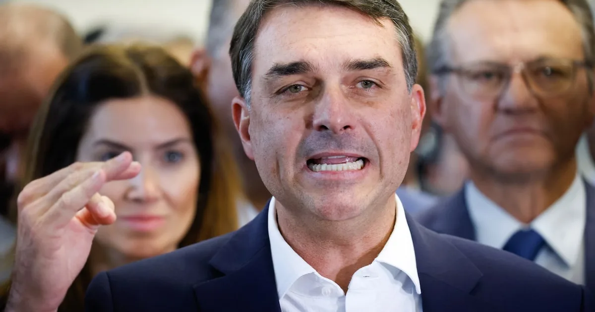 Polícia do Senado pede apuração de plano de atentado de Deolane contra Flávio Bolsonaro