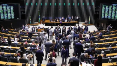 Quem votou contra o fim da escola 6x1? Veja