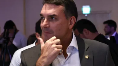 Reação Imediata: Flávio Bolsonaro solta o verbo após conselho de Lula a Daniel Vorcaro