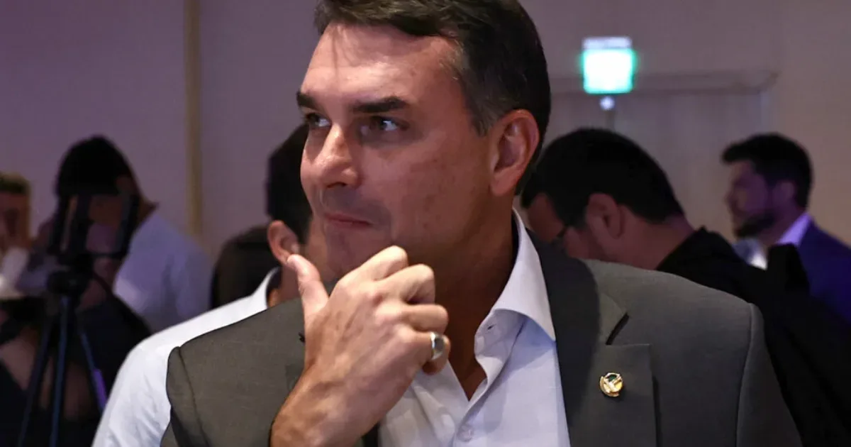 Reação Imediata: Flávio Bolsonaro solta o verbo após conselho de Lula a Daniel Vorcaro