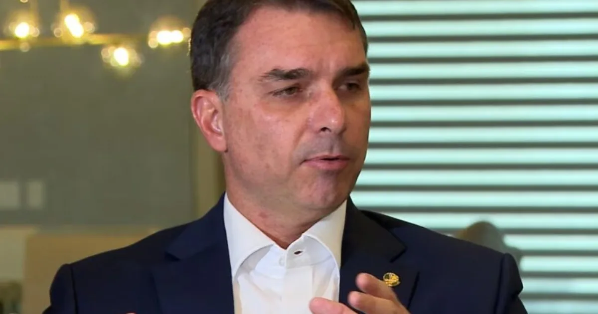 Reunião com Trump não deve encerrar turbulência enfrentada por Flávio, apontam analistas