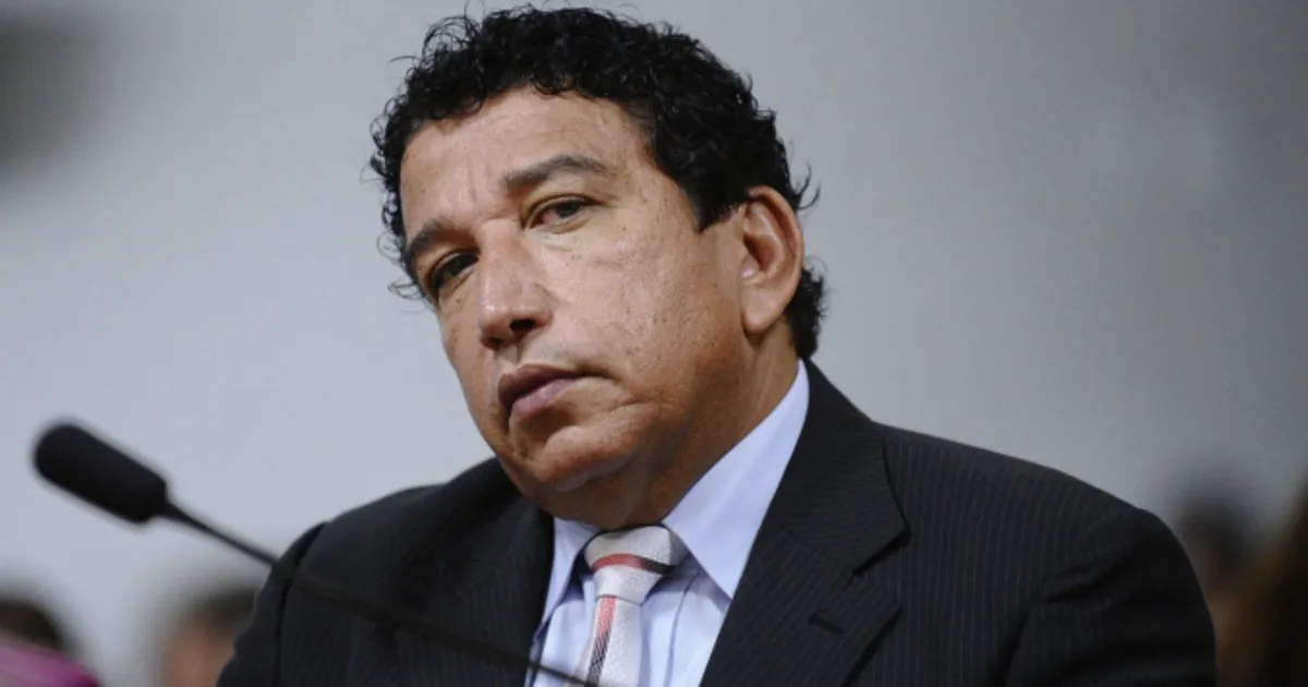 Técnica de enfermagem acusa Magno Malta de agressão física durante exame