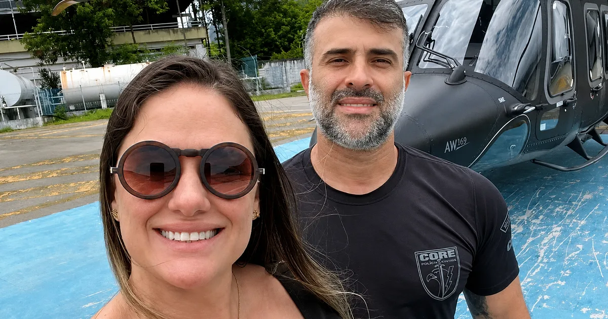 Viúva de piloto baleado em operação faz homenagem emocionante