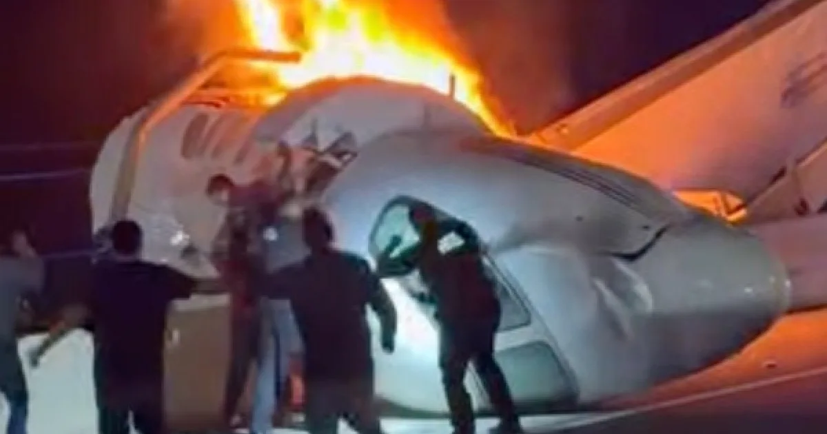 Acidente aéreo deixa uma pessoa sem vida após jato executivo cair em rodovia