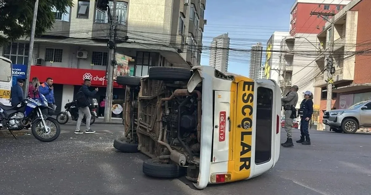 Acidente entre ônibus e van escolar deixa crianças feridas no RS