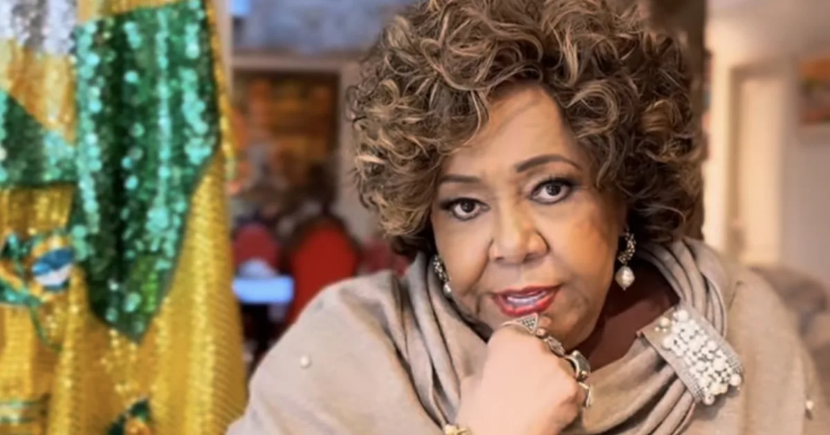 Alcione se pronuncia após críticas ao cantar o Hino Nacional