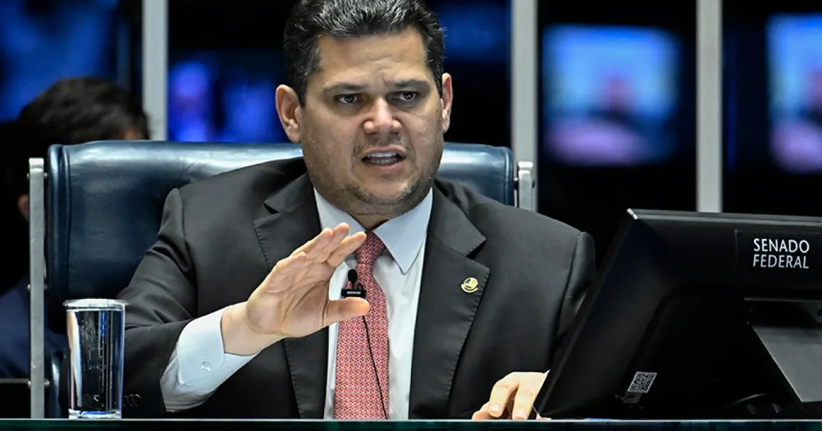 Alcolumbre dá bronca e cancela sessão do Congresso sobre vetos de Lula