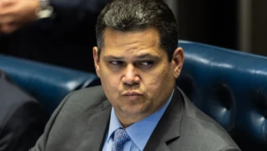 Alcolumbre entra na mira após nova investida levada ao STF