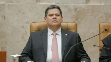 Alcolumbre ignora pedidos do governo Lula e avança com pautas-bomba