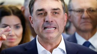 Após ação policial em SP, Flávio fala em perseguição estatal a 'Dark Horse' para influenciar eleições