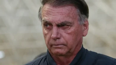 Após depor sobre arma, defesa de Bolsonaro aposta em arquivamento do caso