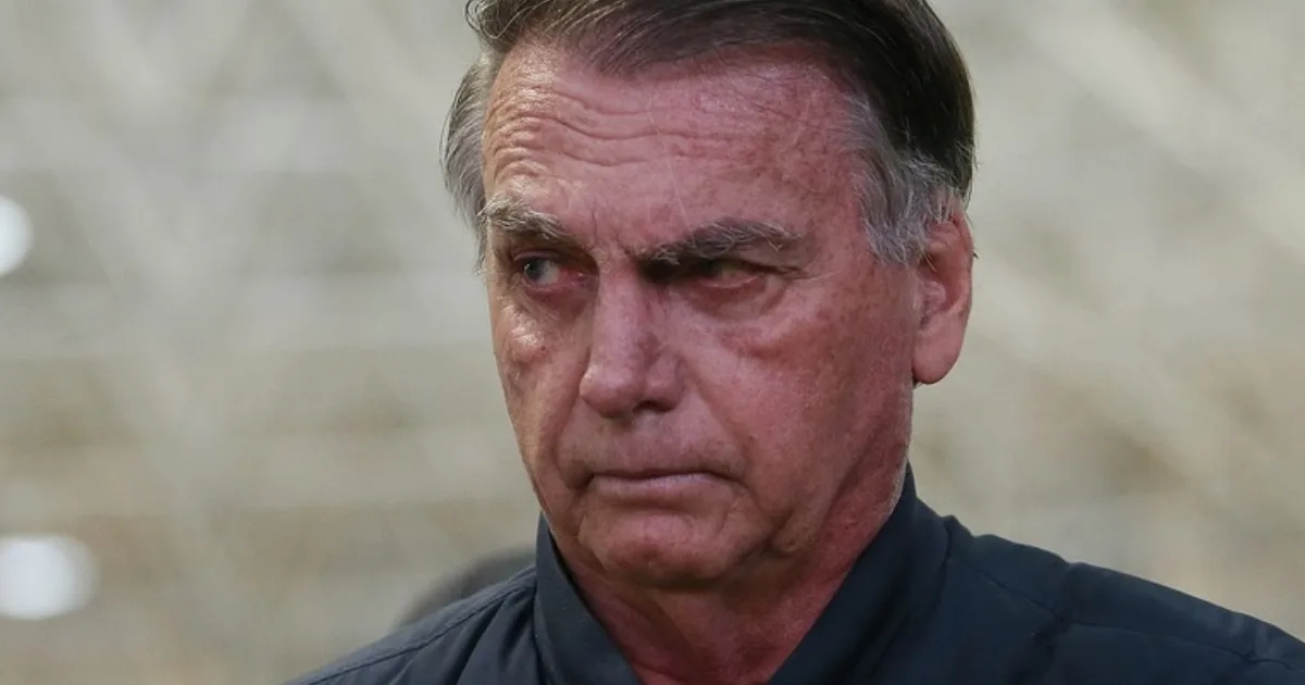 Após depor sobre arma, defesa de Bolsonaro aposta em arquivamento do caso