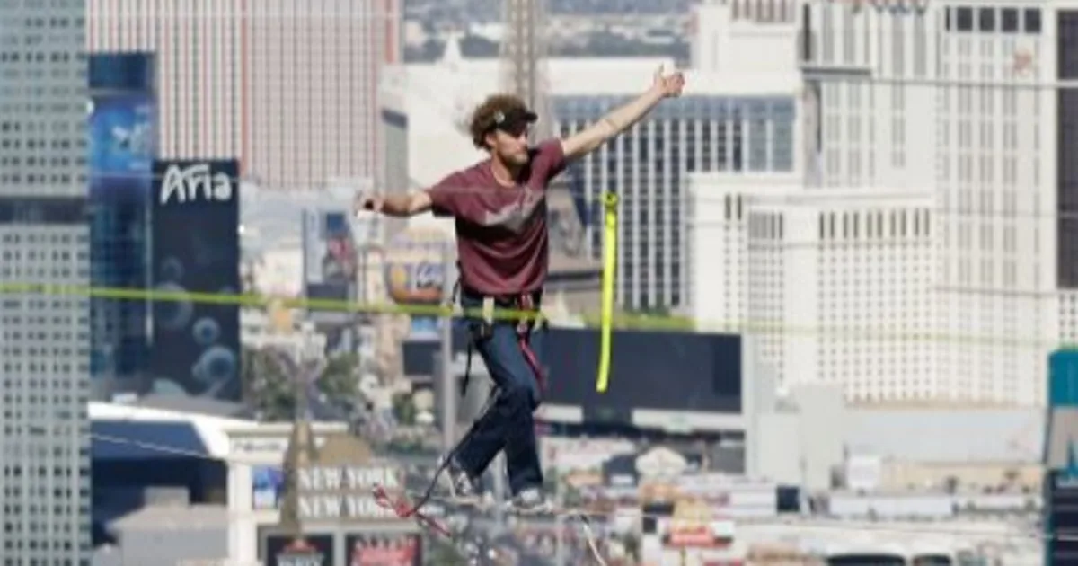 Atleta que brilhou com Madonna no Super Bowl perde a vida em salto radical