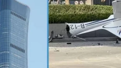 Avião de pequeno porte colide com arranha-céu