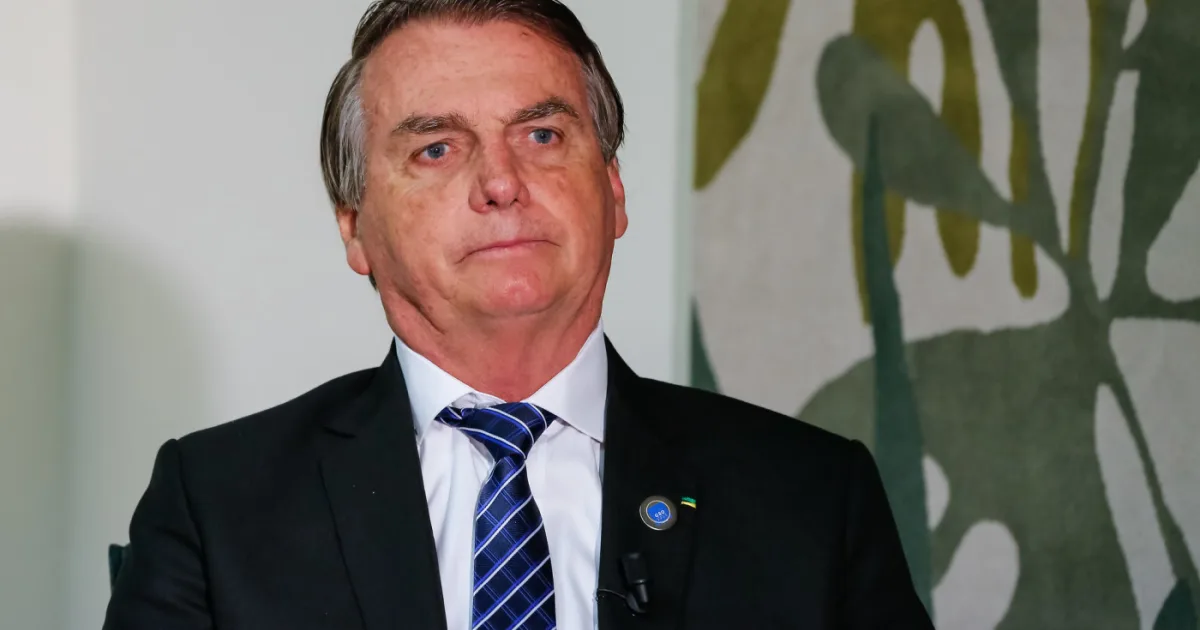 Bolsonaro diz ao STF que entregou arma a agente do GSI para manutenção