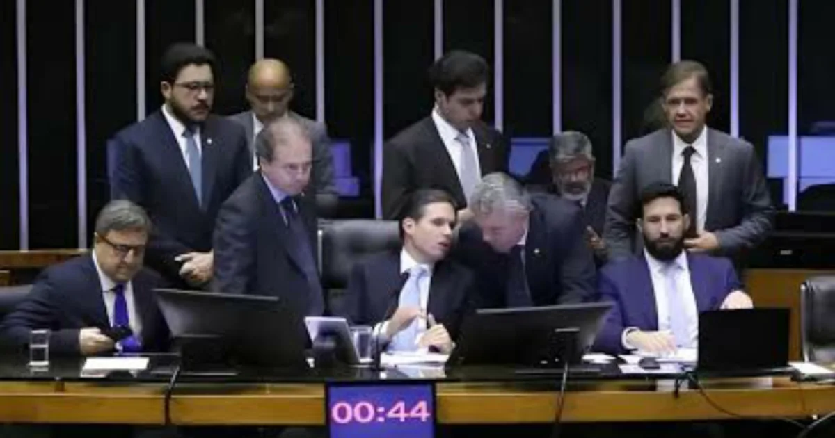 CCJ da Câmara retoma discussão sobre PEC que reduz maioridade penal