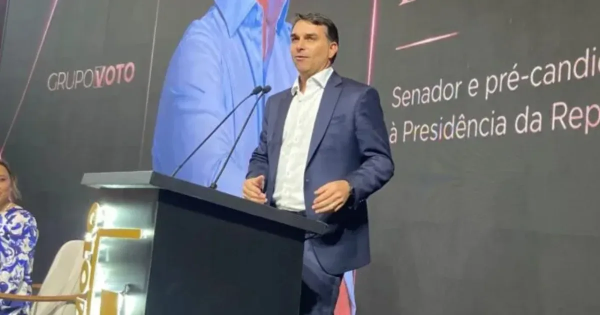 Declaração de Flávio Bolsonaro durante encontro em SP movimenta cenário político