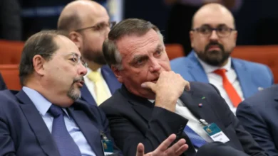 Defesa de Bolsonaro se reúne com Moraes e reitera pedido de domiciliar