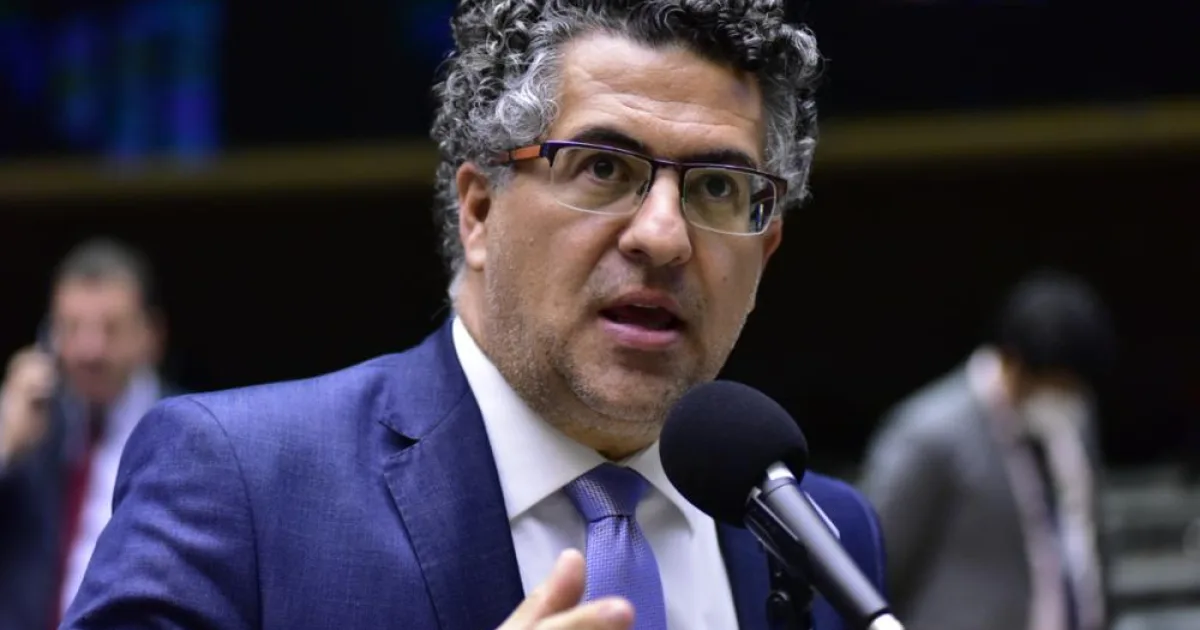 Deputado pede à PF que investigue elo entre CV e aliados de Flávio