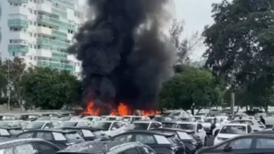 Dois helicópteros colidem no ar e causam explosão no RJ; pelo menos cinco morreram
