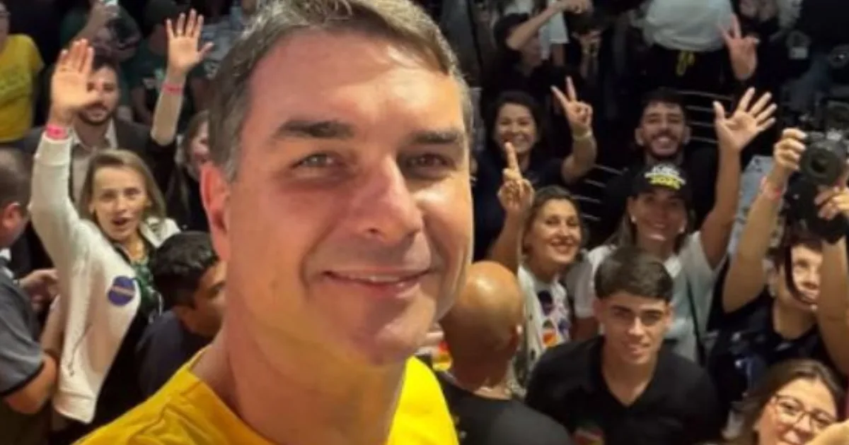 Em viagem à Argentina, Flávio Bolsonaro surpreende