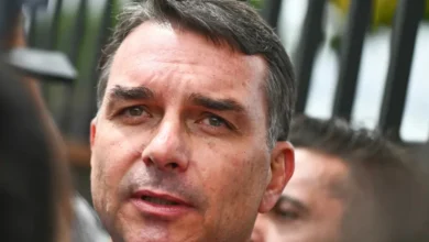 Em vídeo, Flávio volta a pedir desculpas a Michelle após polêmica