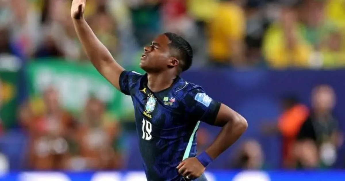 Endrick vira assunto nas redes após momento descontraído antes de jogo