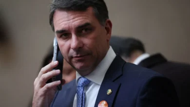Flávio Bolsonaro acionará STF após Lula citar enforcamento de 'traidores da pátria'