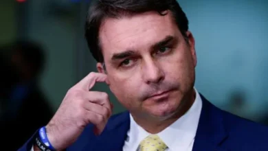 Flávio Bolsonaro anuncia ida aos EUA