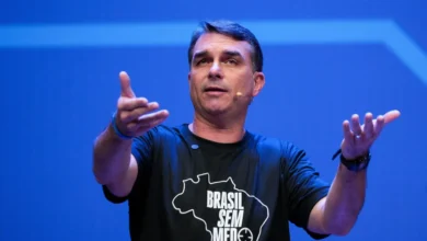 Flávio Bolsonaro diz que Lula "abriu as fronteiras" do Brasil ao terrorismo