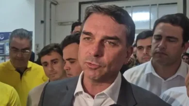 Flávio Bolsonaro faz críticas ao governo Lula e promete mudanças para o agronegócio