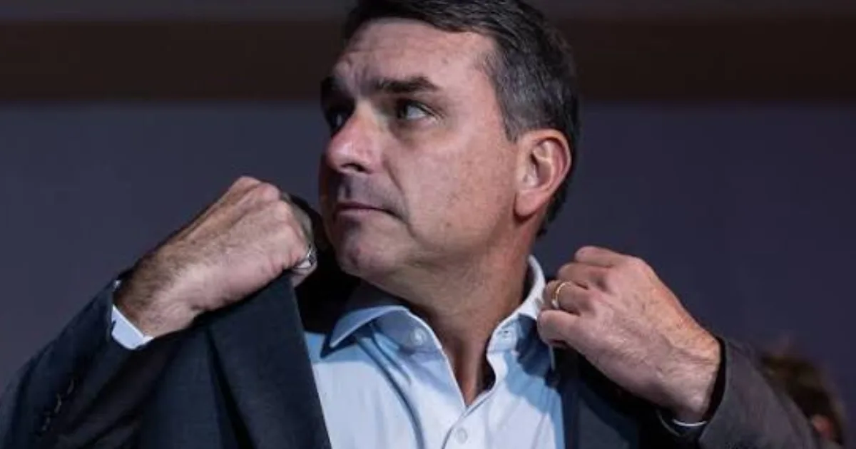 Flávio Bolsonaro reage e toma medida de grande impacto