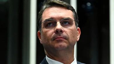 Flávio Bolsonaro transfere QG de sua campanha para SP