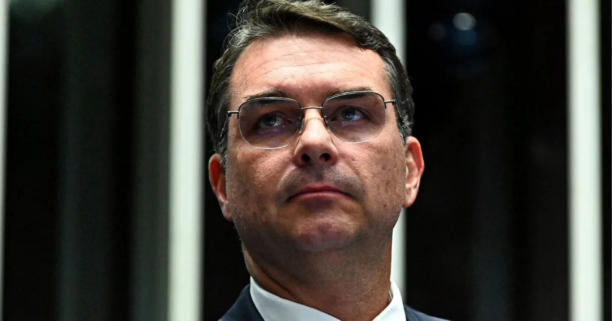 Flávio Bolsonaro transfere QG de sua campanha para SP
