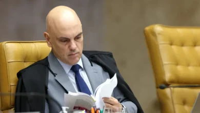 Flávio questiona atuação de Moraes em processo que envolve empresário e banco